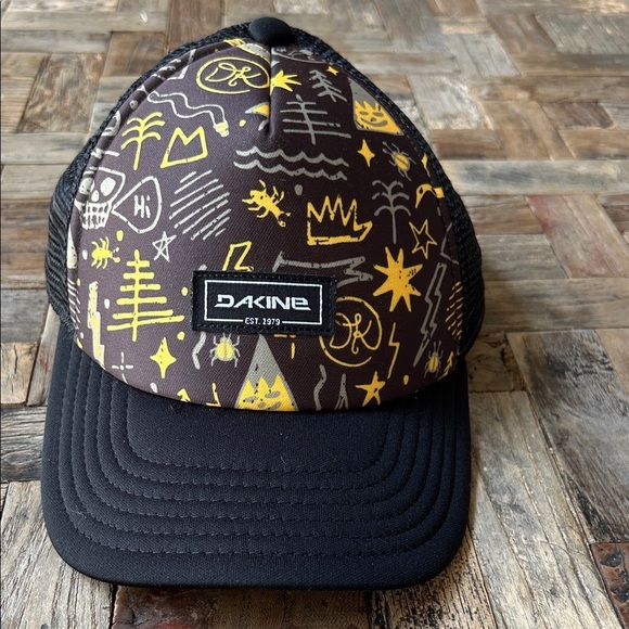 Dakine Grom Boys Trucker Hat Wildside Adjustable SnapBack Closure One Size - Picture 1 of 8